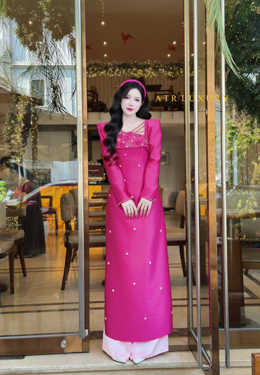 🔹 Pink Royale Silk Gown